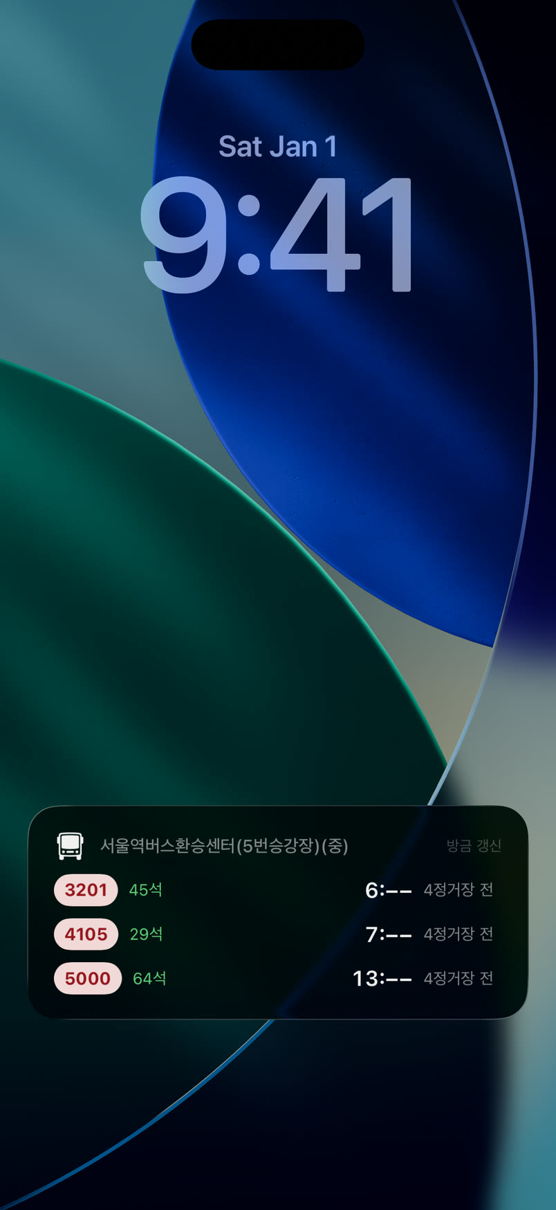 잠금화면에 뜬 버승버승 카드. 서울역버스환승센터(5번승강장) 3201번 45석 6분, 4105번 29석 7분, 5000번 64석 13분, 모두 4정거장 전.